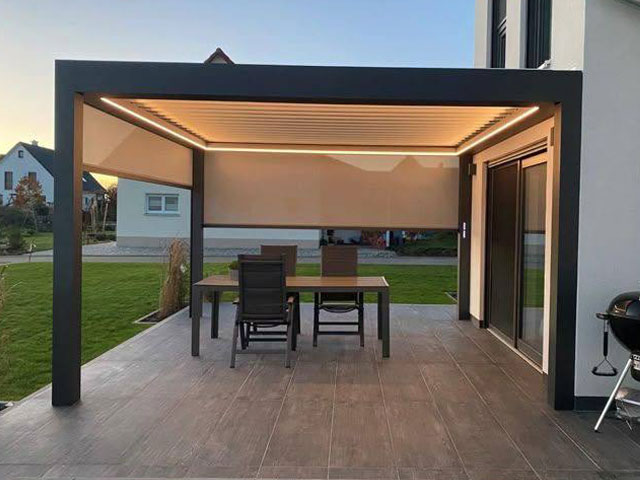 Maßgefertigte Aluminium-Terrassenüberdachung in Homberg (Efze)